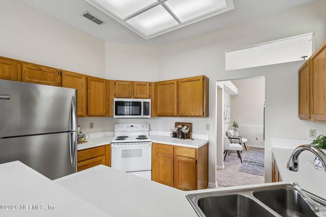 8869 COUNTRY BEND Circle, Jacksonville, FL 32244