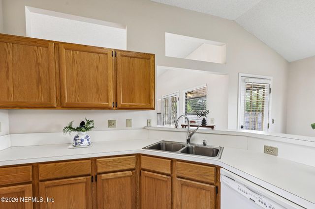 8869 COUNTRY BEND Circle, Jacksonville, FL 32244