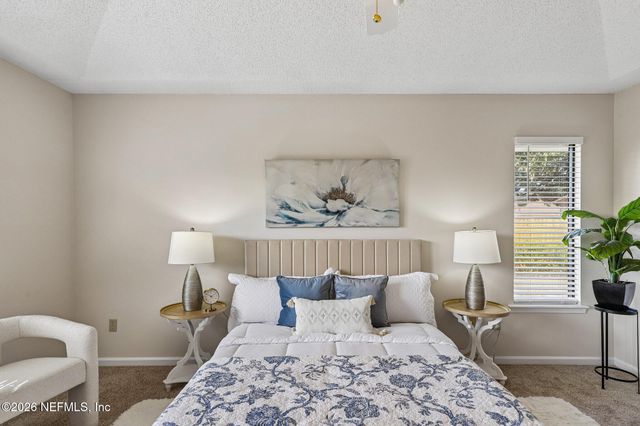 8869 COUNTRY BEND Circle, Jacksonville, FL 32244