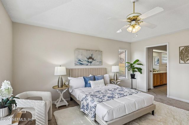 8869 COUNTRY BEND Circle, Jacksonville, FL 32244