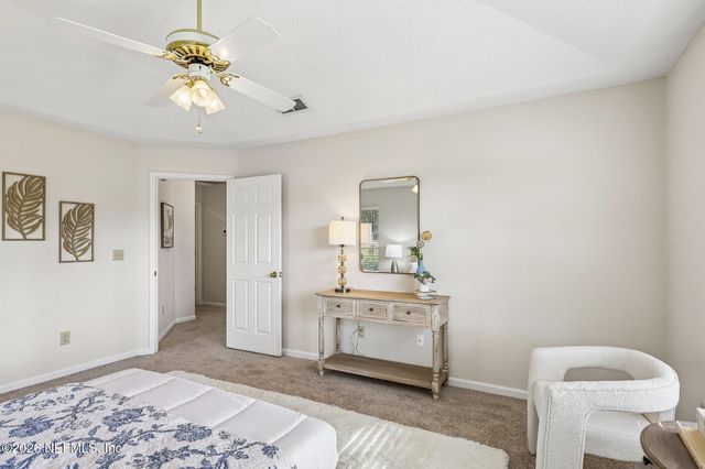 8869 COUNTRY BEND Circle, Jacksonville, FL 32244