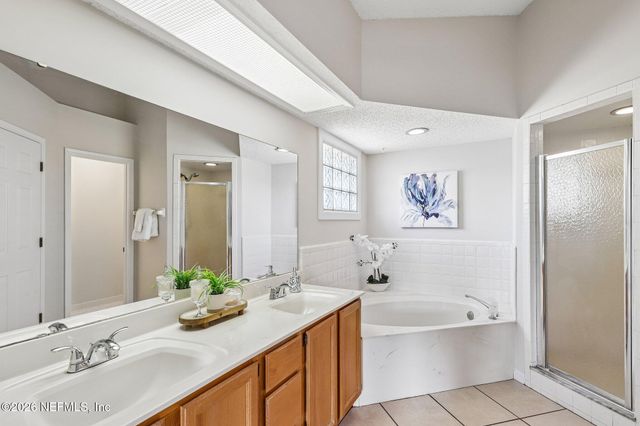 8869 COUNTRY BEND Circle, Jacksonville, FL 32244