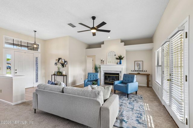 8869 COUNTRY BEND Circle, Jacksonville, FL 32244