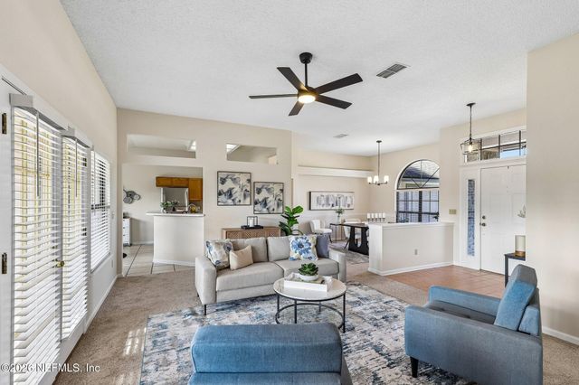 8869 COUNTRY BEND Circle, Jacksonville, FL 32244