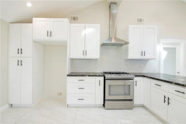 7447 Enfield, Reseda, CA 91335