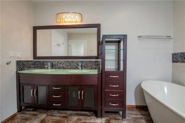 7447 Enfield, Reseda, CA 91335