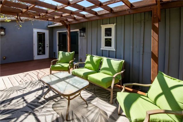 7447 Enfield, Reseda, CA 91335