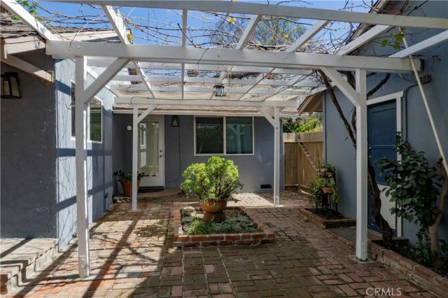 7447 Enfield, Reseda, CA 91335