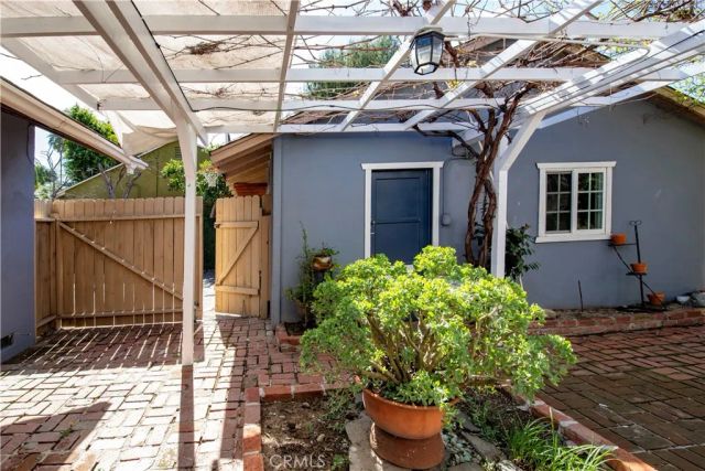 7447 Enfield, Reseda, CA 91335