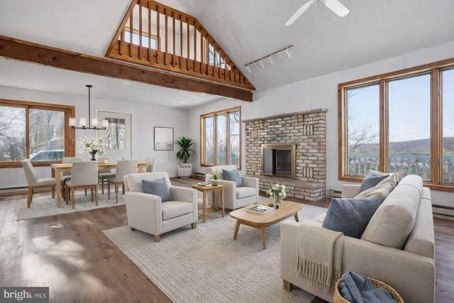 194 STAFFORD, Bushkill, PA 18324