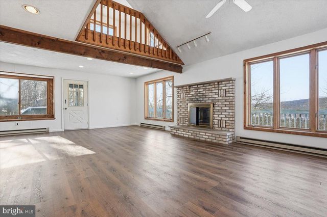 194 STAFFORD, Bushkill, PA 18324