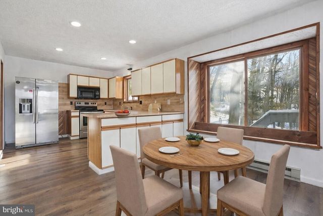 194 STAFFORD, Bushkill, PA 18324