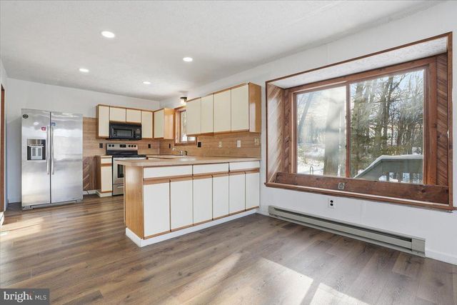 194 STAFFORD, Bushkill, PA 18324