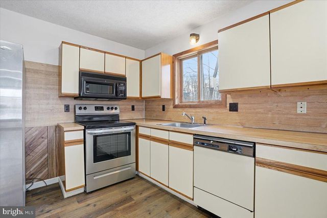 194 STAFFORD, Bushkill, PA 18324