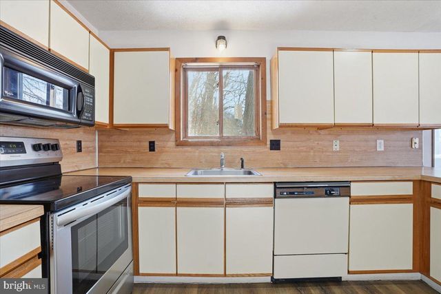 194 STAFFORD, Bushkill, PA 18324