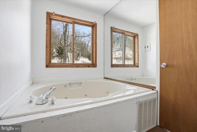 194 STAFFORD, Bushkill, PA 18324