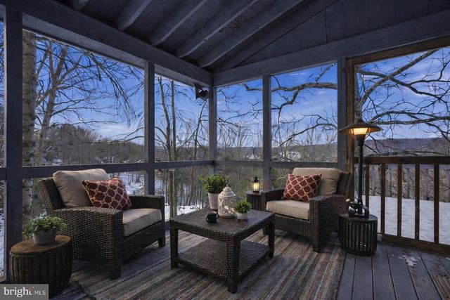 194 STAFFORD, Bushkill, PA 18324