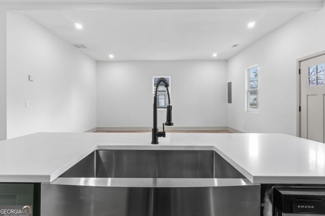 1604 Broad Street NE, Conyers, GA 30012