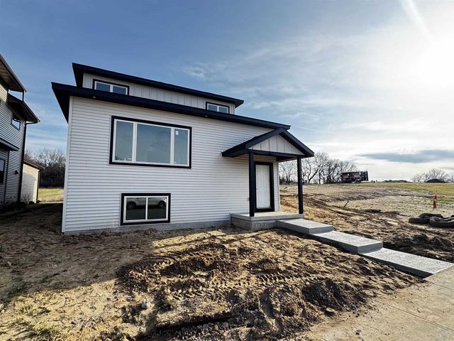 448 Gunderson Drive, Portage, WI 53901