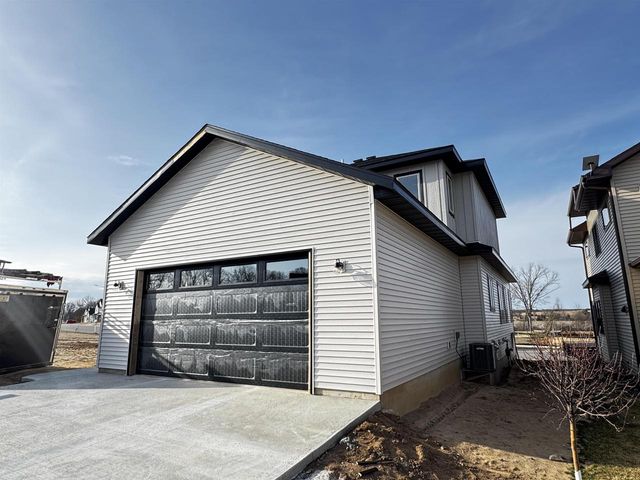 448 Gunderson Drive, Portage, WI 53901