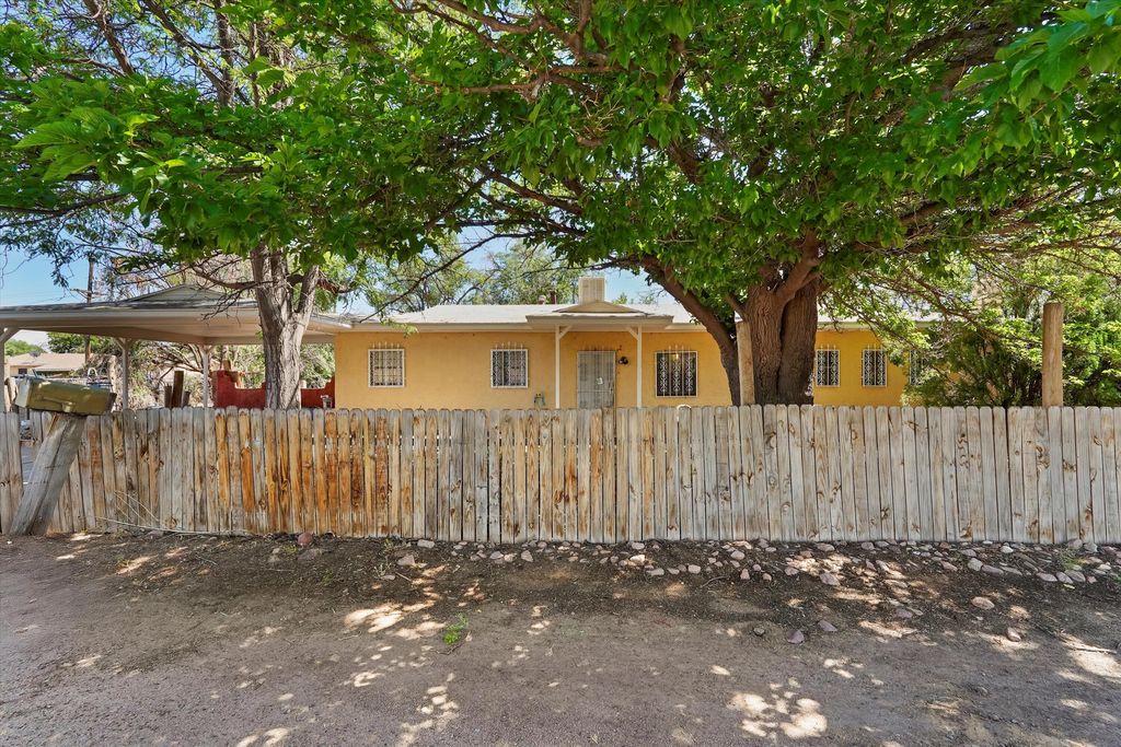 1724 COE Road SW, Albuquerque, NM 87105