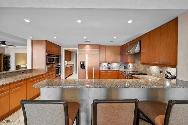 11125 Gulf Shore DR PH-7, Naples, FL 34108