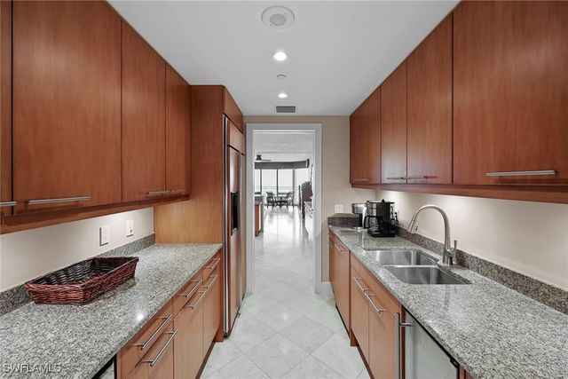 11125 Gulf Shore DR PH-7, Naples, FL 34108