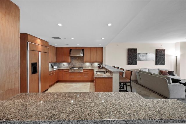 11125 Gulf Shore DR PH-7, Naples, FL 34108