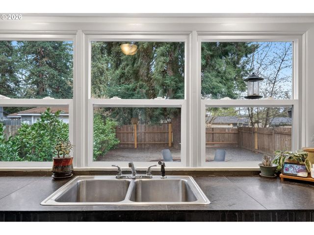 2410 Se 141ST Ave, Portland, OR 97233