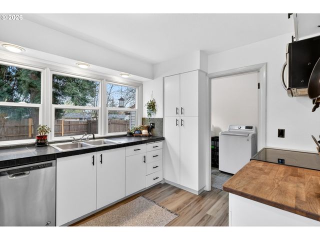 2410 Se 141ST Ave, Portland, OR 97233