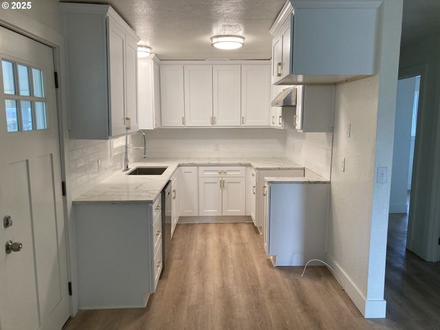 94034 VIKING St, Junction City, OR 97448