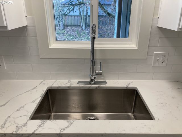 94034 VIKING St, Junction City, OR 97448