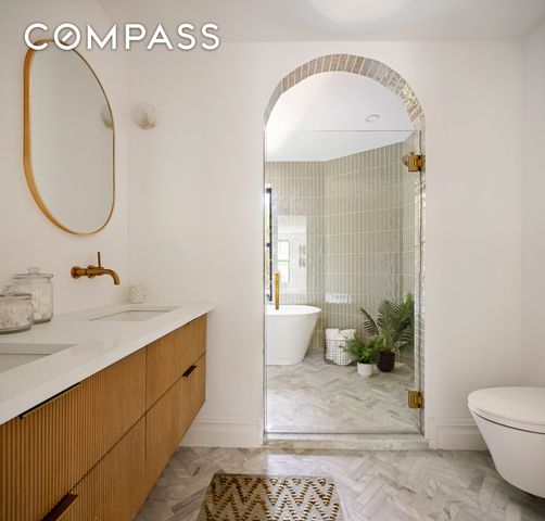 174 Hall Street, New York City, NY 11205