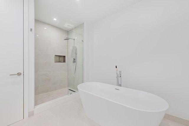 220 Lake Shore Drive 1008, Lake Park, FL 33403