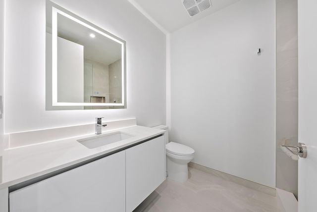 220 Lake Shore Drive 1008, Lake Park, FL 33403