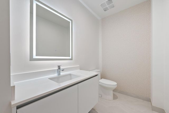 220 Lake Shore Drive 1008, Lake Park, FL 33403