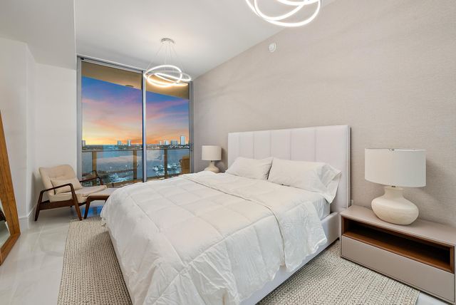 220 Lake Shore Drive 1008, Lake Park, FL 33403