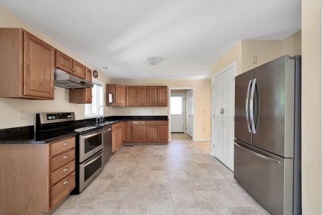 22 Winter St, Holbrook, MA 02343
