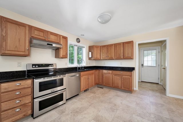 22 Winter St, Holbrook, MA 02343