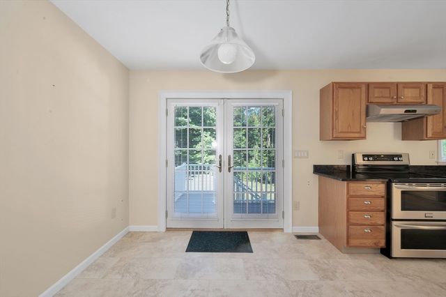 22 Winter St, Holbrook, MA 02343