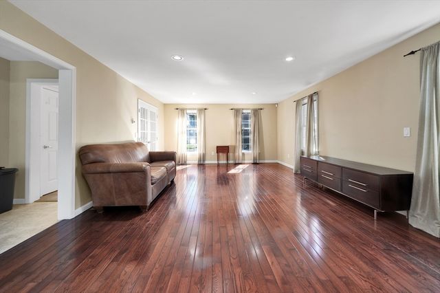 22 Winter St, Holbrook, MA 02343