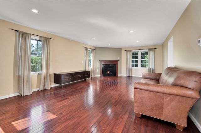 22 Winter St, Holbrook, MA 02343
