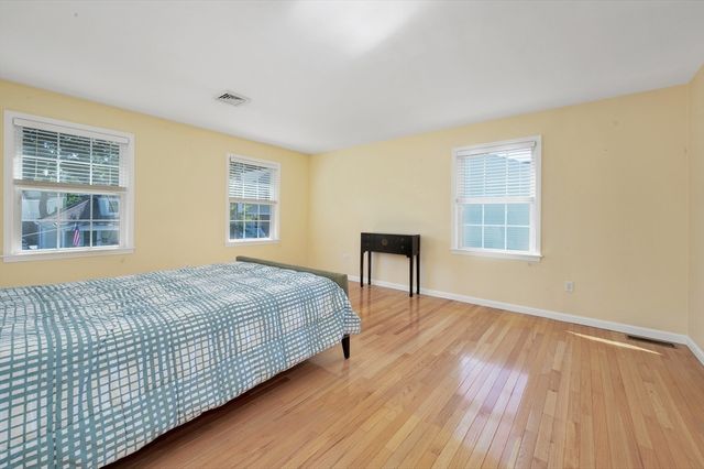 22 Winter St, Holbrook, MA 02343