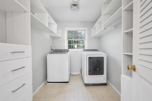 22 Winter St, Holbrook, MA 02343
