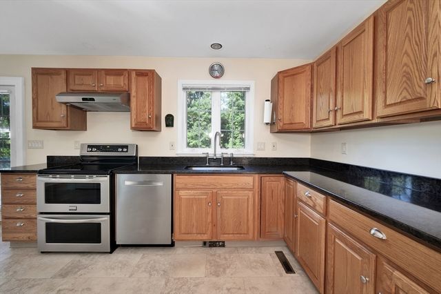 22 Winter St, Holbrook, MA 02343