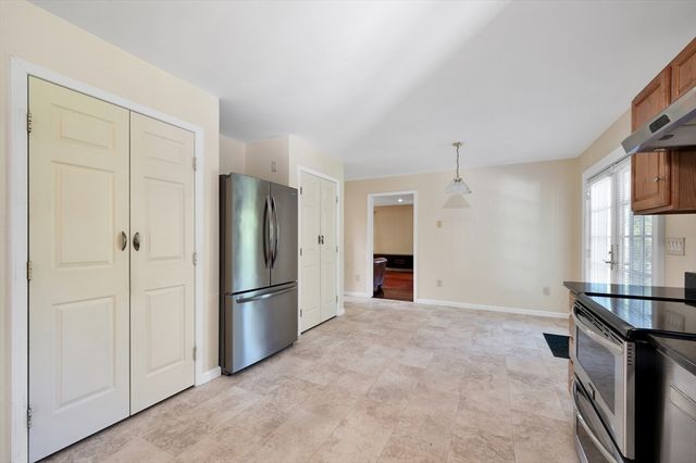22 Winter St, Holbrook, MA 02343