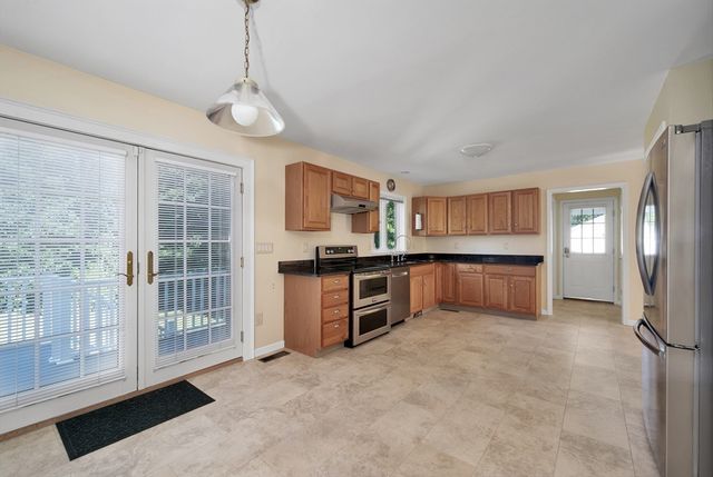 22 Winter St, Holbrook, MA 02343