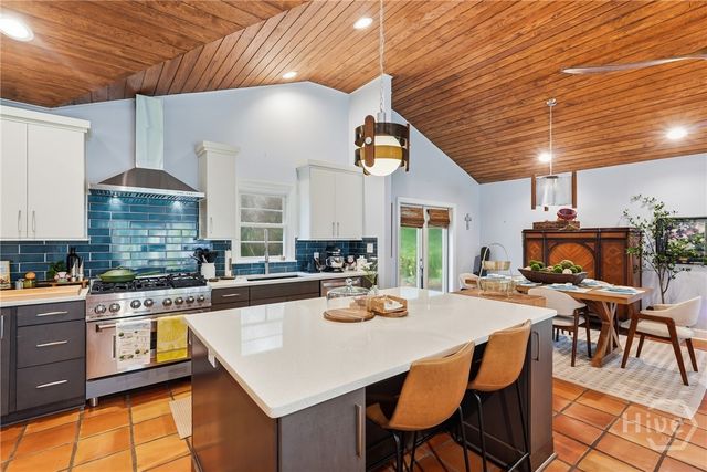 33 Romney Place, Savannah, GA 31406