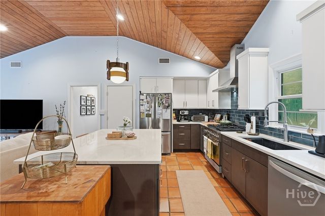 33 Romney Place, Savannah, GA 31406