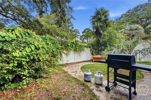 33 Romney Place, Savannah, GA 31406